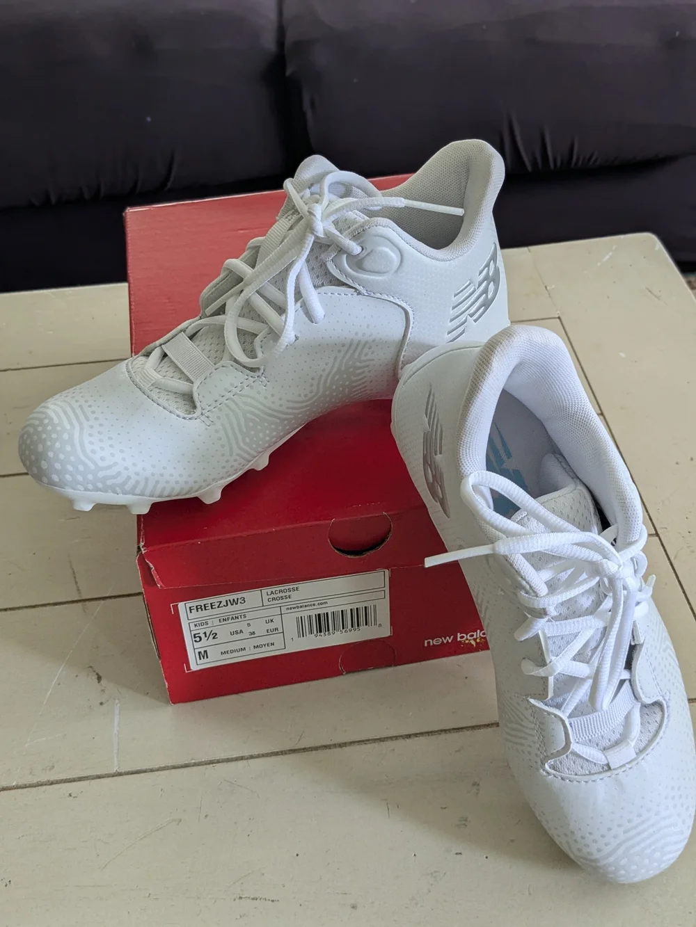 BRAND NEW: YOUTH: New Balance Freeze V3 Jr White Lacrosse Cleat - Size 5.5